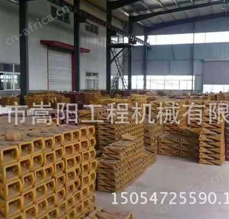 成工50E-2斗齿中齿，螺栓一套，按机型提供