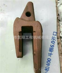 成工50E-2斗齿中齿，螺栓一套，按机型提供