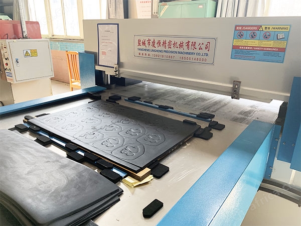 单边送料橡胶裁断机
