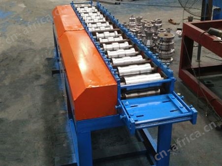 200型卷闸门压型设备