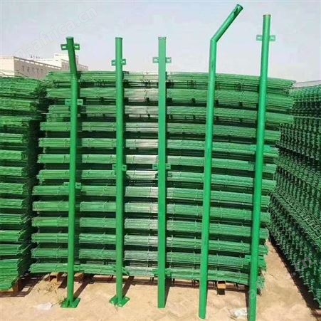 高速公路护栏网 绿色铁护栏网 路边隔离防护栏 源头直供 戈慕莱