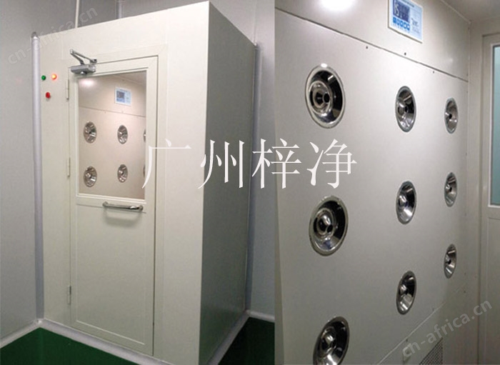 风淋室是洁净厂房和装配式洁净小室的设备,用于吹除进入净化厂房的人体和携带物品表面附着的尘埃,同时风淋室也起到气闸的作用,防止未经净化的空气进入洁净区域,是进行人身净化和防止室外空气污染洁净区的有效设备。 风淋室是洁净厂房和装配式洁净小室的设备,用于吹除进入净化厂房的人体和携带物品表面附着的尘埃,同时风淋室也起到气闸的作用,防止未经净化的空气进入洁净区域,是进行人身净化和防止室外空气污染洁净区的有效设备。