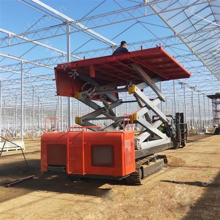 电动式履带高空作业平台 钢构工程履带高空作业平台厂家报价