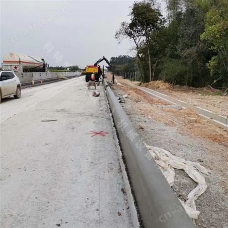 30kw路沿石滑模机 生产定制中型边坡滑模机报价 大型隔离带滑模机施工