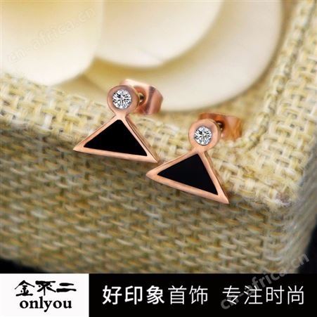 今泊二三角贝壳镶锆石钛钢耳钉女式玫瑰金防过敏耳环饰品批发
