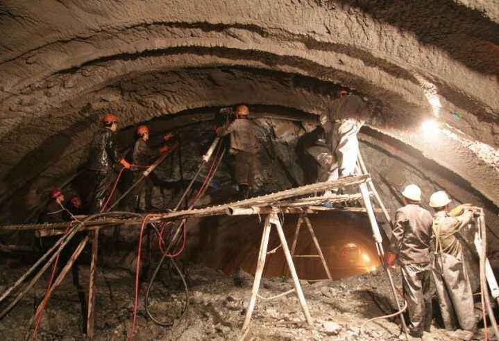 地下隧道.jpg 地下隧道.jpg